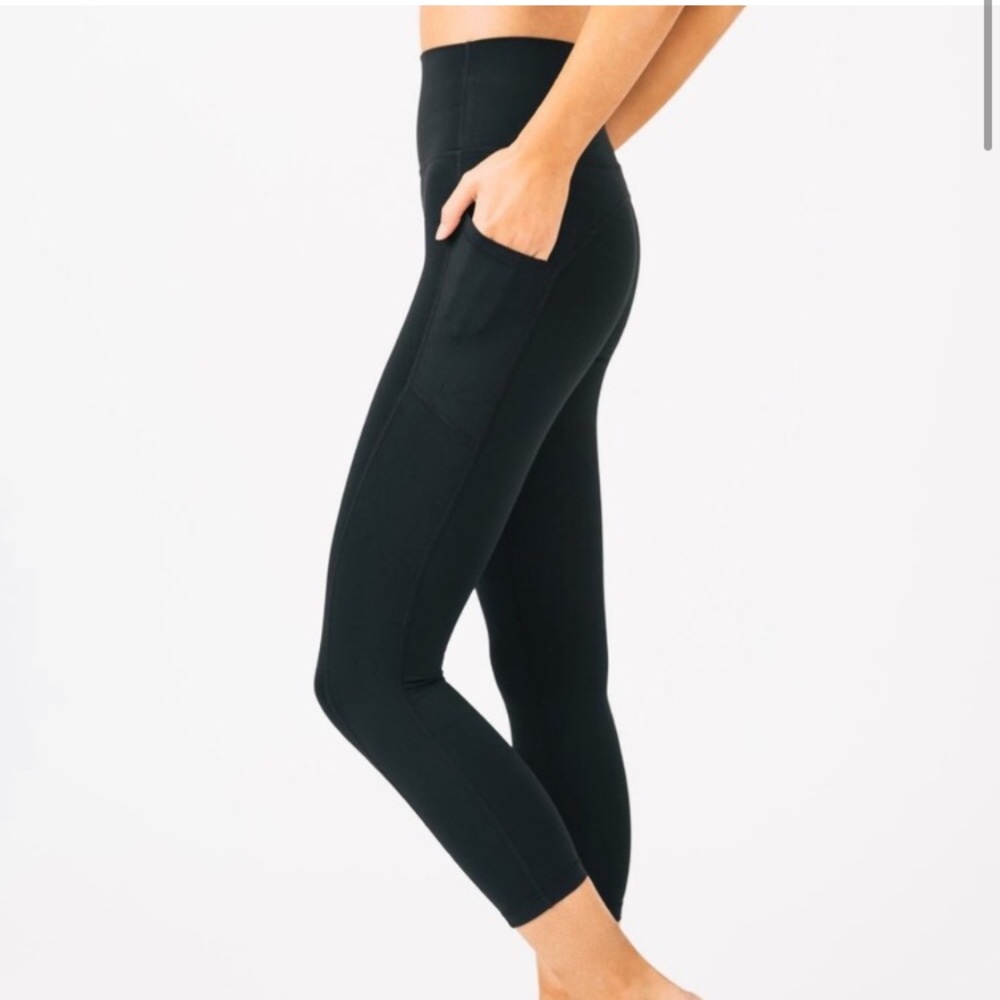 NWT Zyia Black Pocket Light N Tight Hi-Rise 7/8 Leggings